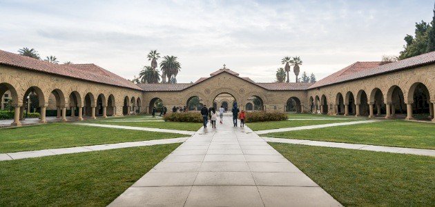 أين تقع جامعة ستانفورد