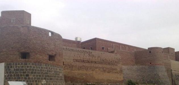 أين يقع قصر غمدان