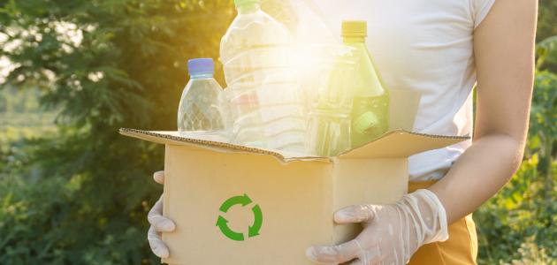 إعادة تدوير علب الماء إعادة تدوير علب الماء