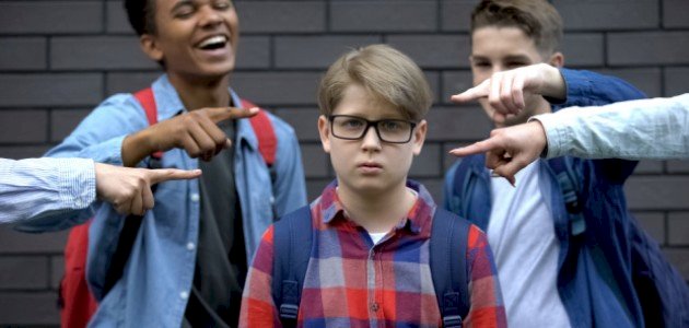 الفرق بين السخرية والاستهزاء الفرق بين السخرية والاستهزاء