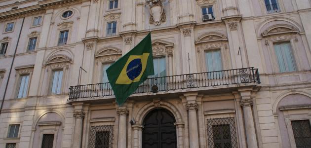 الفرق بين القنصلية والسفارة