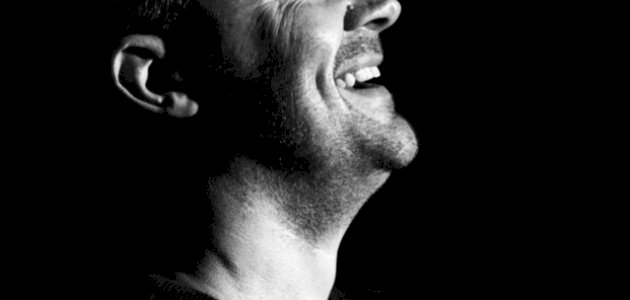 تفسير الضحك في العزاء في المنام تفسير الضحك في العزاء في المنام