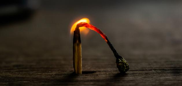 تلخيص قصة بائعة الكبريت