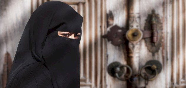 حكم النقاب بحسب المذاهب الأربعة حكم النقاب بحسب المذاهب الأربعة