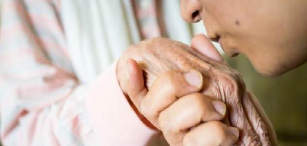 حكم تقبيل اليد حكم تقبيل اليد