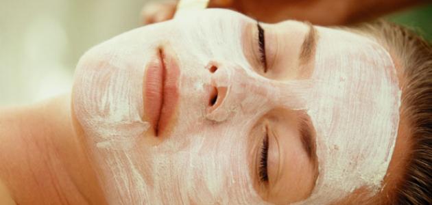 خلطة النشا وماء الورد للتبييض خلطة النشا وماء الورد للتبييض