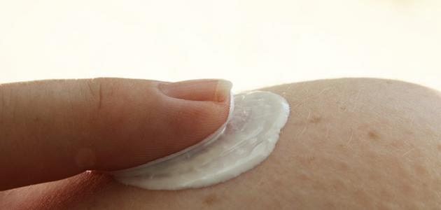 طرق العناية بالبشرة الدهنية في الصيف طرق العناية بالبشرة الدهنية في الصيف