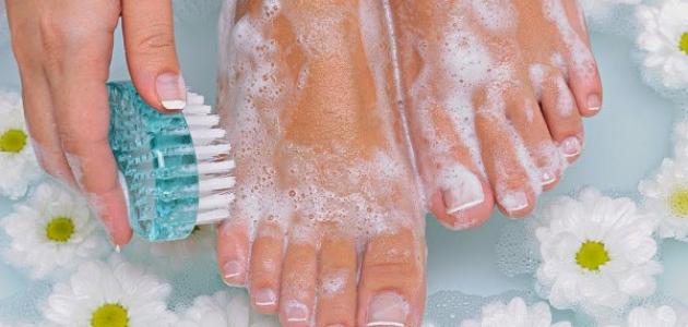 طريقة تبييض القدمين