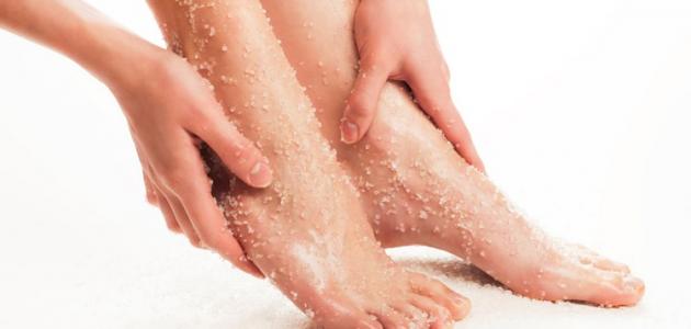 طريقة تقشير القدمين