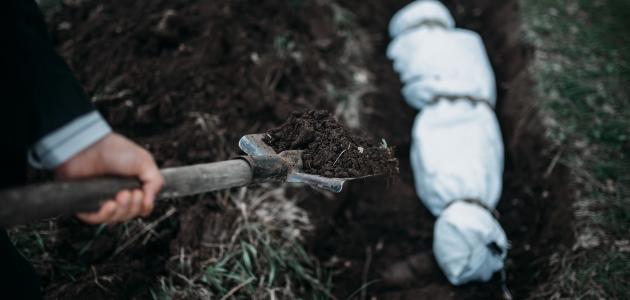 طريقة دفن الميت