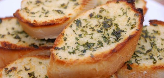 طريقة عمل توست بالثوم طريقة عمل توست بالثوم