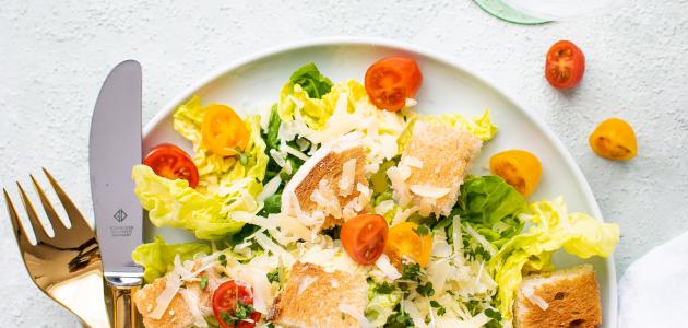 طريقة عمل سلطة سيزر بدون دجاج