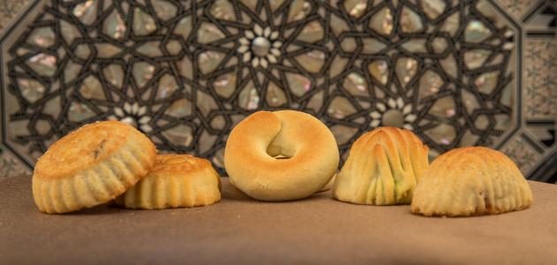 طريقة عمل كعك العيد بالسميد والتمر