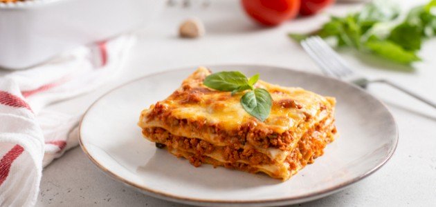 طريقة عمل لازانيا باللحم المفروم طريقة عمل لازانيا باللحم المفروم