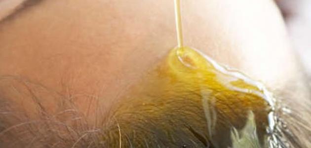 طريقة وضع زيت الجرجير على الشعر