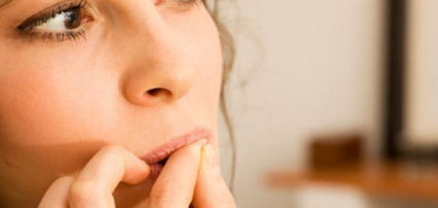 عادة قضم الأظافر عادة قضم الأظافر