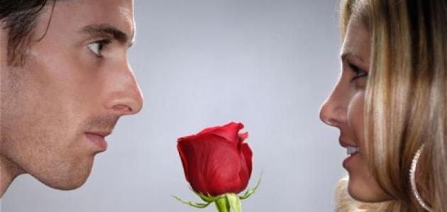 علامات حب المرأة للرجل علامات حب المرأة للرجل