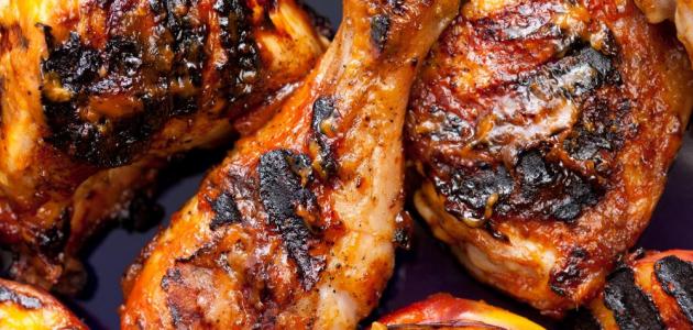 عمل تتبيلة الدجاج على الفحم