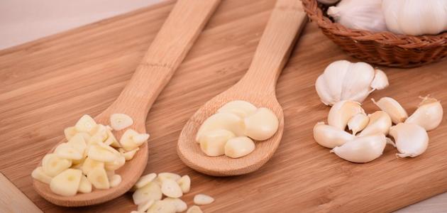 فوائد الثوم للوزتين فوائد الثوم للوزتين
