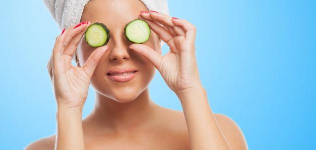 فوائد الخيار لإزالة سواد تحت العين