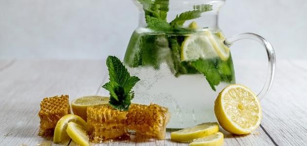 فوائد الماء والليمون على الريق فوائد الماء والليمون على الريق