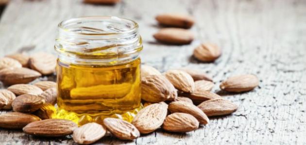 فوائد زيت اللوز المر للرموش فوائد زيت اللوز المر للرموش