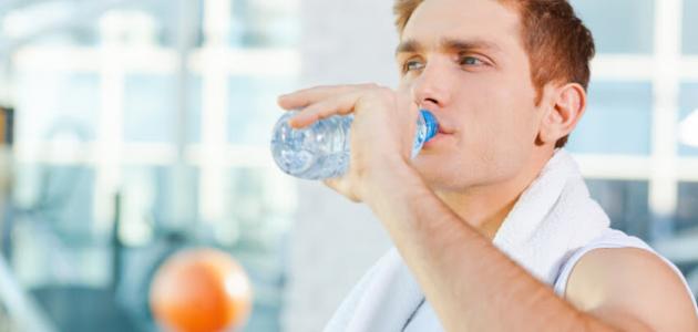 فوائد شرب الماء لحب الشباب فوائد شرب الماء لحب الشباب