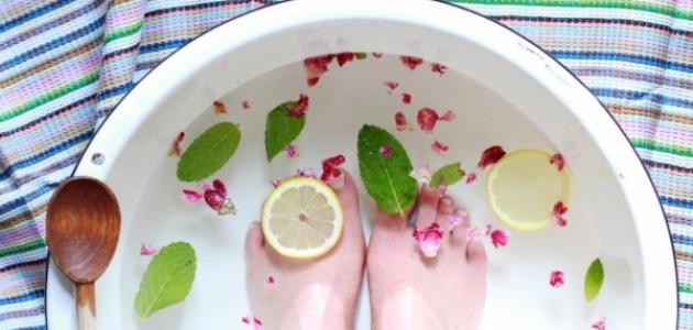فوائد نقع القدمين بالماء والملح