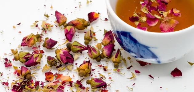 فوائد وأضرار شرب ماء الورد فوائد وأضرار شرب ماء الورد