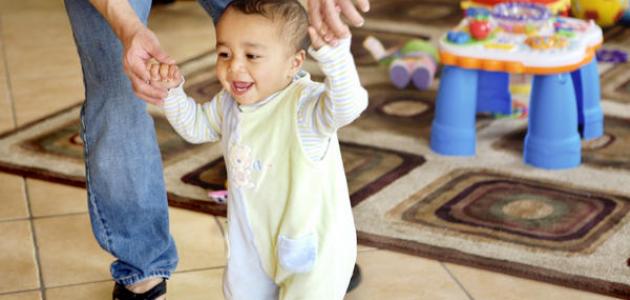 في أي شهر يمشي الطفل في أي شهر يمشي الطفل