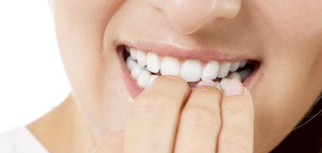 قضم الأظافر