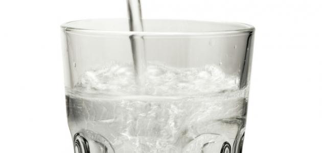 كم تبلغ نسبة الماء في جسم الإنسان كم تبلغ نسبة الماء في جسم الإنسان