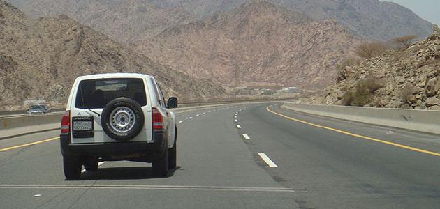 كم ساعة من الرياض إلى دبي