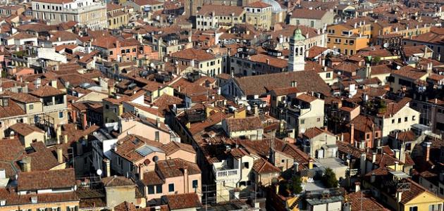 كم عدد سكان إيطاليا