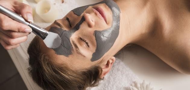 كيفية استعمال الطين الأخضر للوجه كيفية استعمال الطين الأخضر للوجه