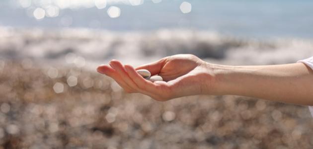 كيفية التيمم بالحجر