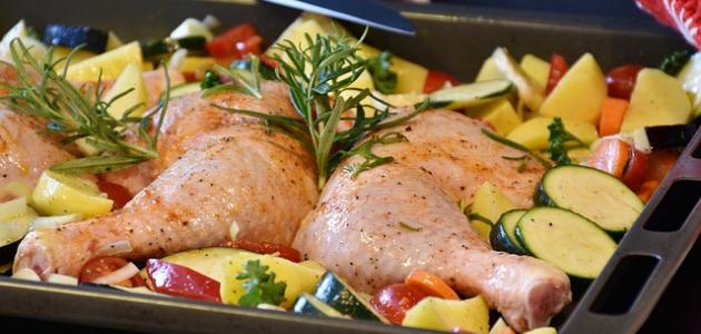 كيفية تتبيل الدجاج بالفرن