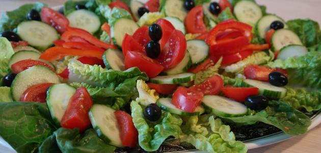 كيفية عمل سلطات للعشاء