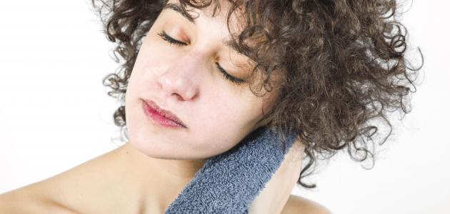 كيفية غسل الشعر بماء الأرز كيفية غسل الشعر بماء الأرز