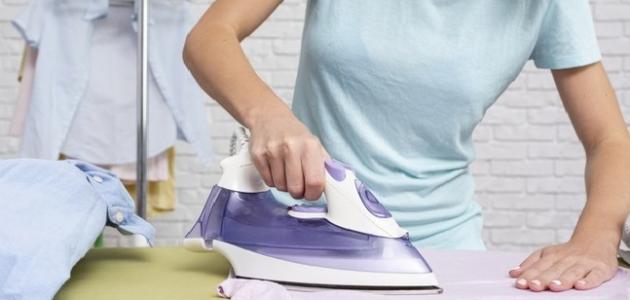 كيفية كي الملابس بطريقة سهلة كيفية كي الملابس بطريقة سهلة