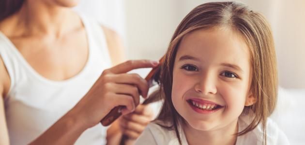 كيف أجعل شعر بنتي طويلاً وكثيفاً كيف أجعل شعر بنتي طويلاً وكثيفاً