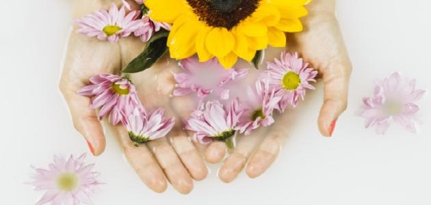 كيف أجعل يدي بيضاء وناعمة