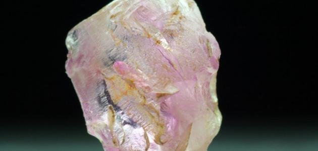 كيف أعرف حجر الزمرد الأصلي كيف أعرف حجر الزمرد الأصلي