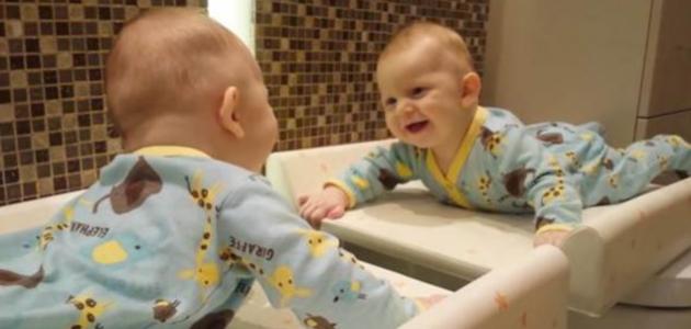 كيف تضحك الطفل الرضيع