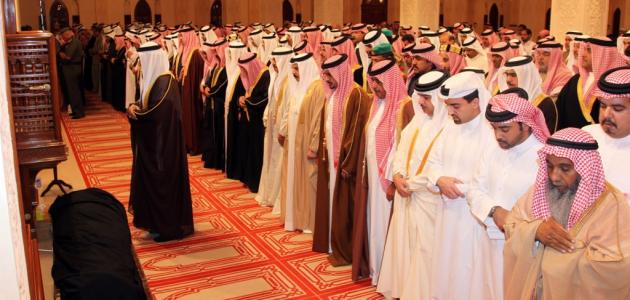 كيف نصلي على الميت كيف نصلي على الميت