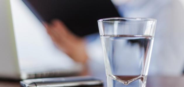 كيف نعوض نقص السوائل بالجسم