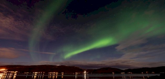 كيف يحدث الشفق القطبي؟ كيف يحدث الشفق القطبي؟