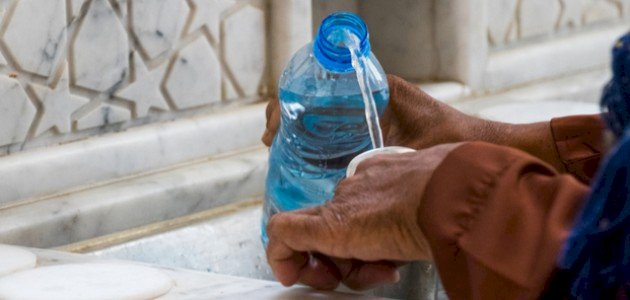 كيف يشرب ماء زمزم كيف يشرب ماء زمزم