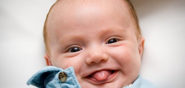 لماذا يخرج الرضيع لسانه لماذا يخرج الرضيع لسانه