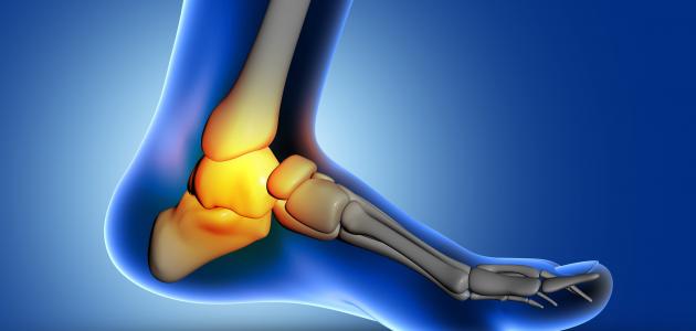 ما سبب ألم كعب القدمين